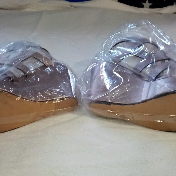 Wedges New in Box - Picture 2 of 5